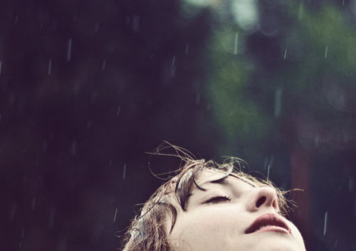 Büyüyecek olsaydın, gözyaşlarımla; damla damla içirirdim kendimi sana…