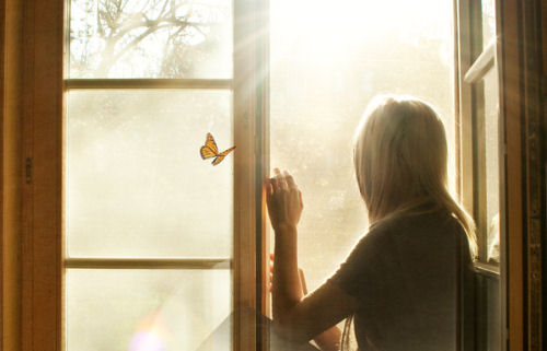 Hayaller, birini bekler hep, tertemiz; hayalim seni bekler!