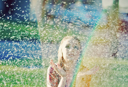 Gökkuşağım, neden hep tutamayacağım kadar yakın, tutacağım kadar uzaksın?