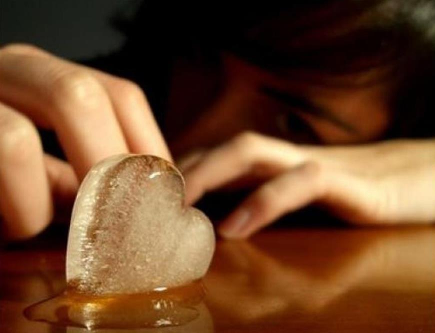 Yâr olmanın minnetidir; susup beklemek.